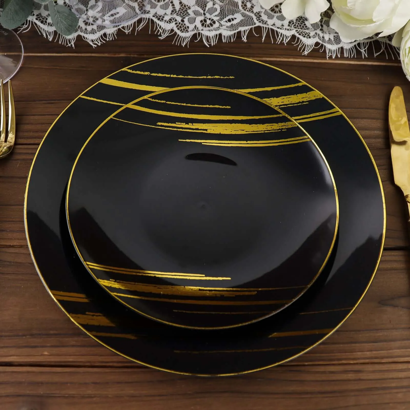 10 Pack Black and Gold Brush Stroked 7" Round Plastic Dessert Plates, Disposable Appetizer Salad Party Plates