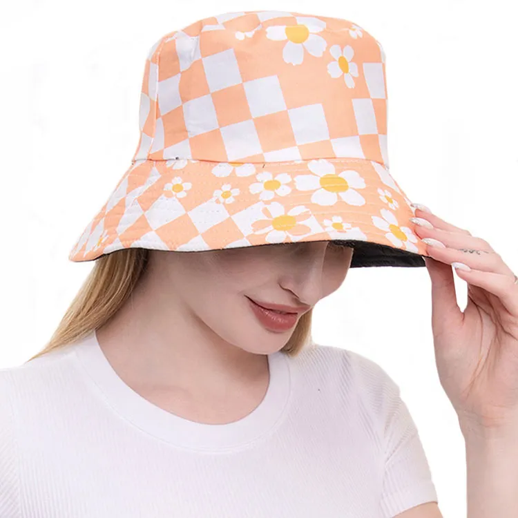 Flower Pointed Checkerboard Patterned Bucket Hat